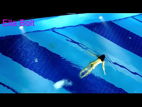 ❤️ Não consigo parar de ver, jovem loira apanhada a nadar nua na piscina da estância balnear ELLA BOLT Apenas porno em pt.sexafinkarasskaz.ru ❌❤