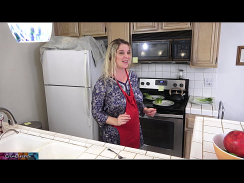 ❤️ A madrasta a ordenhá-lo na cozinha antes do seu encontro Apenas porno em pt.sexafinkarasskaz.ru ❌❤