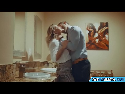 ❤️ Quando uma loira peituda o seduz numa casa de banho pública Apenas porno em pt.sexafinkarasskaz.ru ❌❤